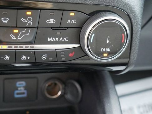 Used 2022 Ford Escape SE w/ SE Sport Appearance Package image 6