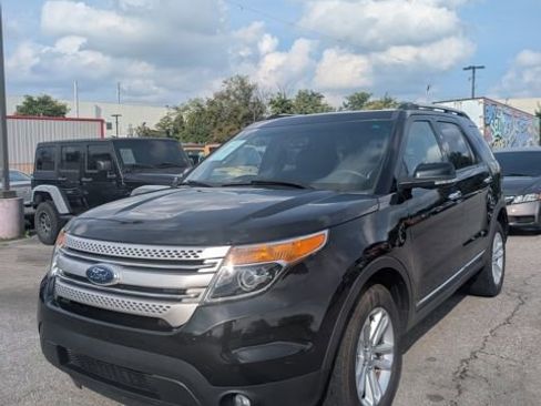 Used 2015 Ford Explorer XLT w/ Equipment Group 202B image 3