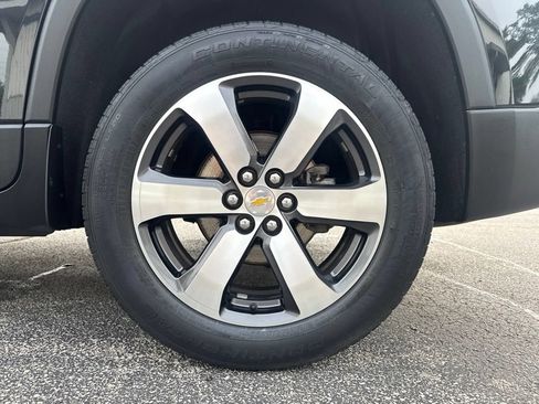 Used 2023 Chevrolet Traverse LT w/ LT Premium Package AWD/4WD image 11