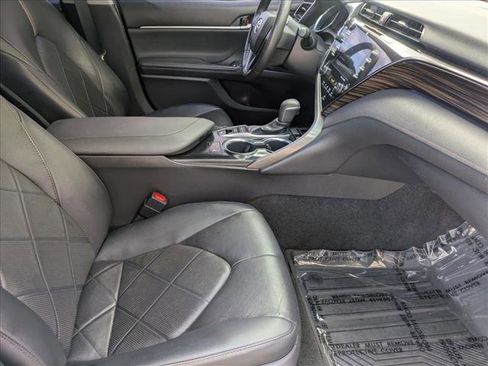 Used 2019 Toyota Camry XLE FWD image 19
