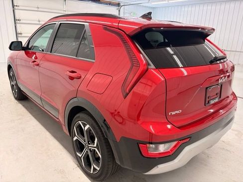 Used 2023 Kia Niro EX Touring FWD image 4