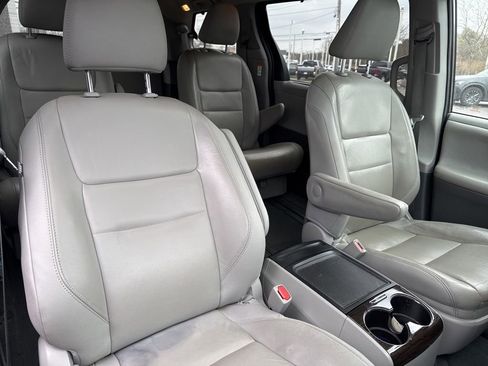 Used 2020 Toyota Sienna AWD image 24