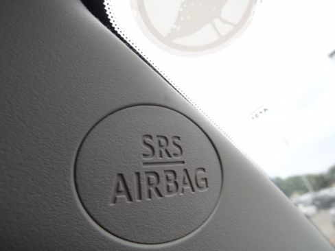 Used 2022 Toyota Tacoma SR w/ SR Convenience Package RWD image 9