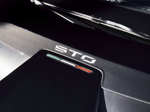 Used 2024 Lamborghini Huracan STO image 6