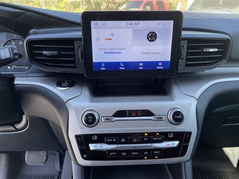 Used 2020 Ford Explorer XLT w/ Comfort Package image 18