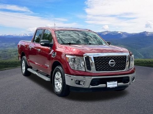 Used 2017 Nissan Titan SV image 7