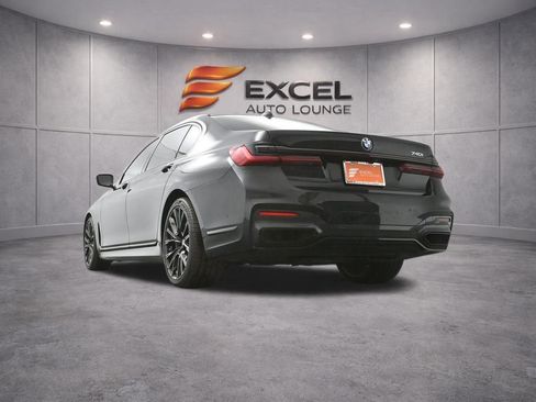 Used 2022 BMW 740i w/ M Sport Package RWD image 60