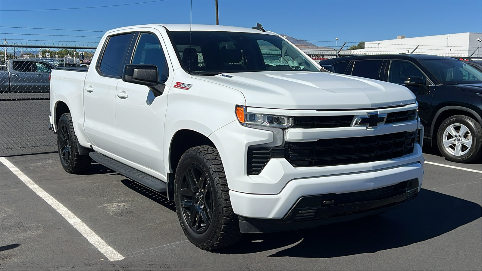 Used 2023 Chevrolet Silverado 1500 RST w/ Z71 Off-Road Package AWD/4WD image 2
