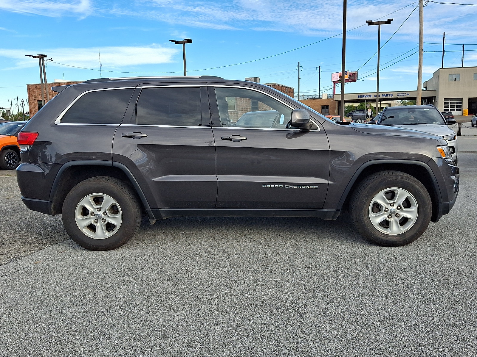 Used 2015 Jeep Grand Cherokee Laredo w/ Quick Order Package 23E AWD/4WD image 7