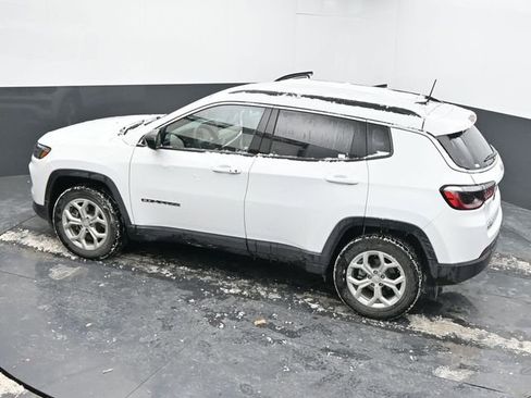 Used 2024 Jeep Compass Latitude image 60