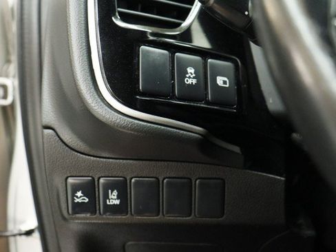 Used 2020 Mitsubishi Outlander LE FWD image 9