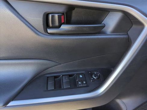 Used 2021 Toyota RAV4 LE image 12