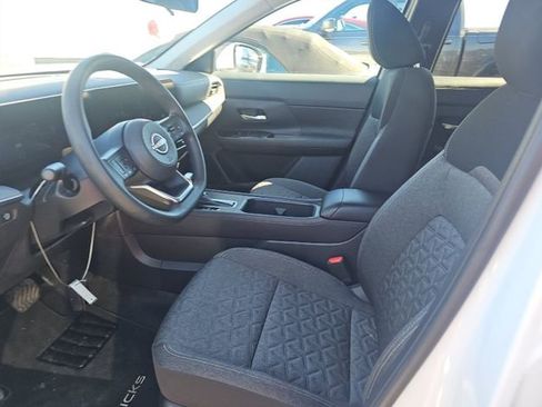 Used 2025 Nissan Kicks SV image 2