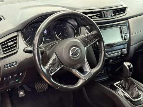 Used 2020 Nissan Rogue SV FWD image 12