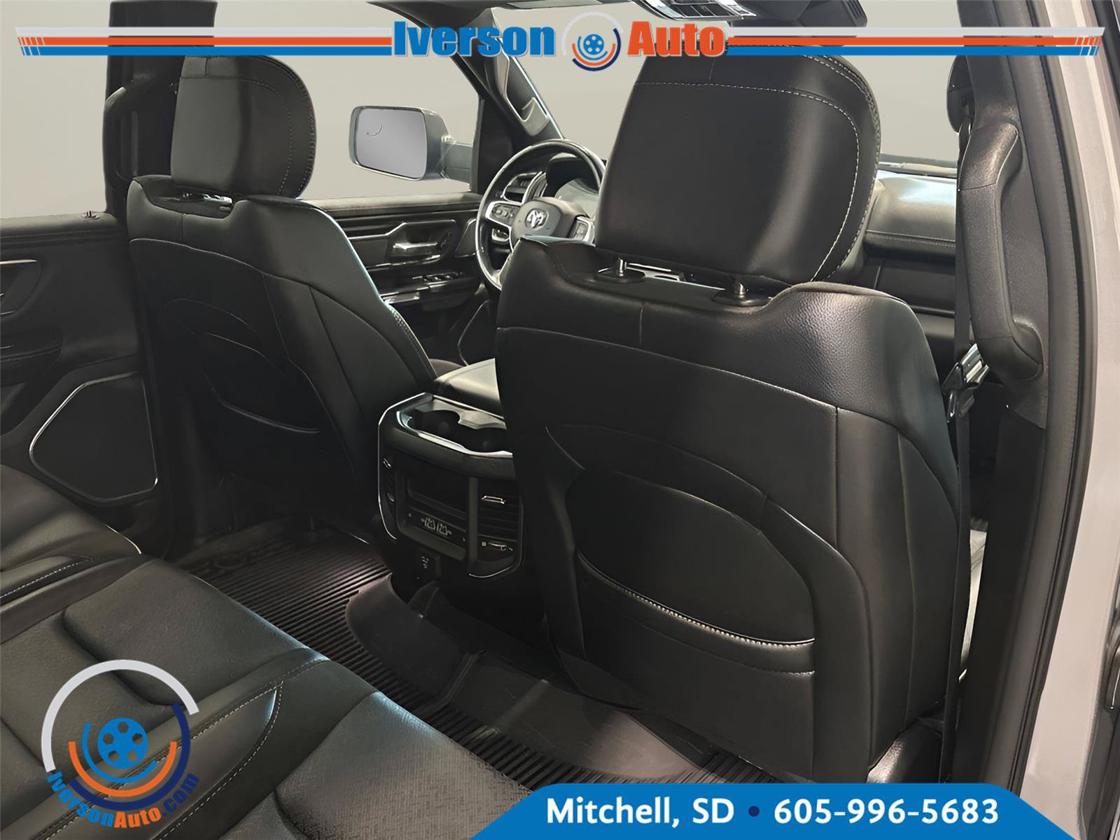 Used 2024 RAM 1500 Laramie AWD/4WD image 32