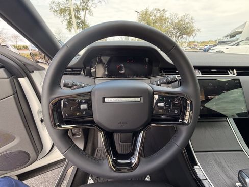 Used 2026 Land Rover Range Rover Evoque Dynamic SE image 11