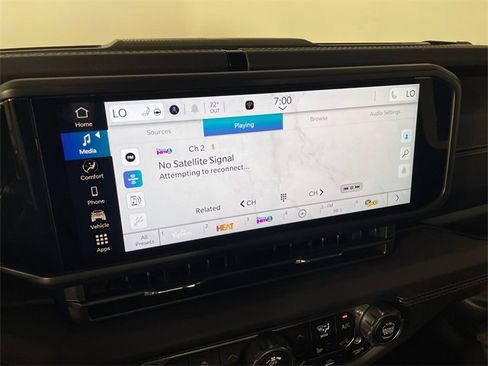 New 2025 Jeep Gladiator Sport image 5