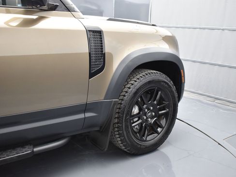 Used 2023 Land Rover Defender 90 SE image 44