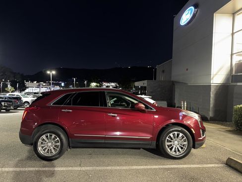 Used 2017 Cadillac XT5 Luxury w/ Driver Awareness Package image 7