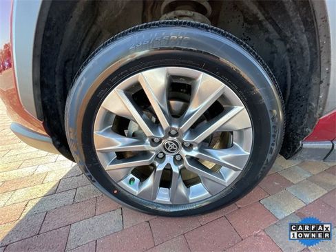 Used 2023 Toyota RAV4 XLE Premium image 10