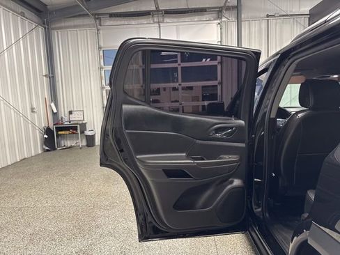 Used 2018 GMC Acadia SLT FWD image 18