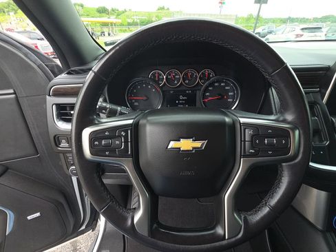 Used 2021 Chevrolet Suburban LT AWD/4WD image 17