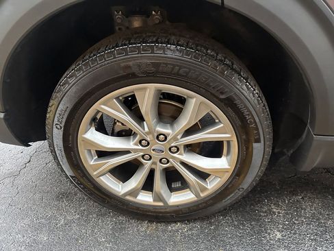 Used 2022 Ford Explorer XLT w/ Equipment Group 202A image 19