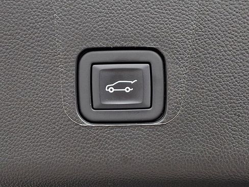 Certified 2023 Chevrolet Traverse RS w/ LPO, Floor Liner Package AWD/4WD image 31