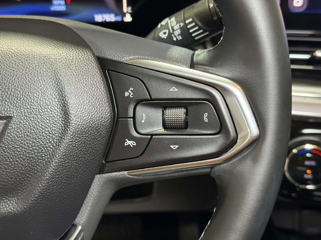 Used 2025 Chevrolet Trax ACTIV w/ Sunroof Package FWD image 11