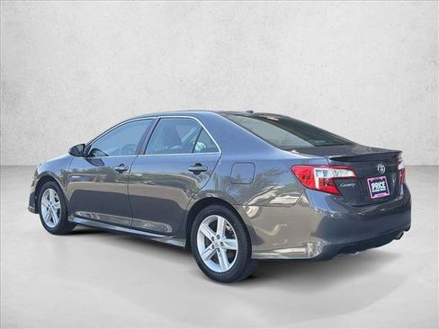 Used 2012 Toyota Camry SE w/ Leather Pkg FWD image 7