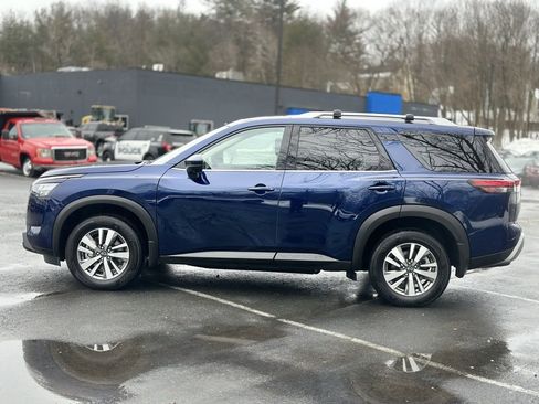 Used 2025 Nissan Pathfinder SL w/ Cargo Package image 3