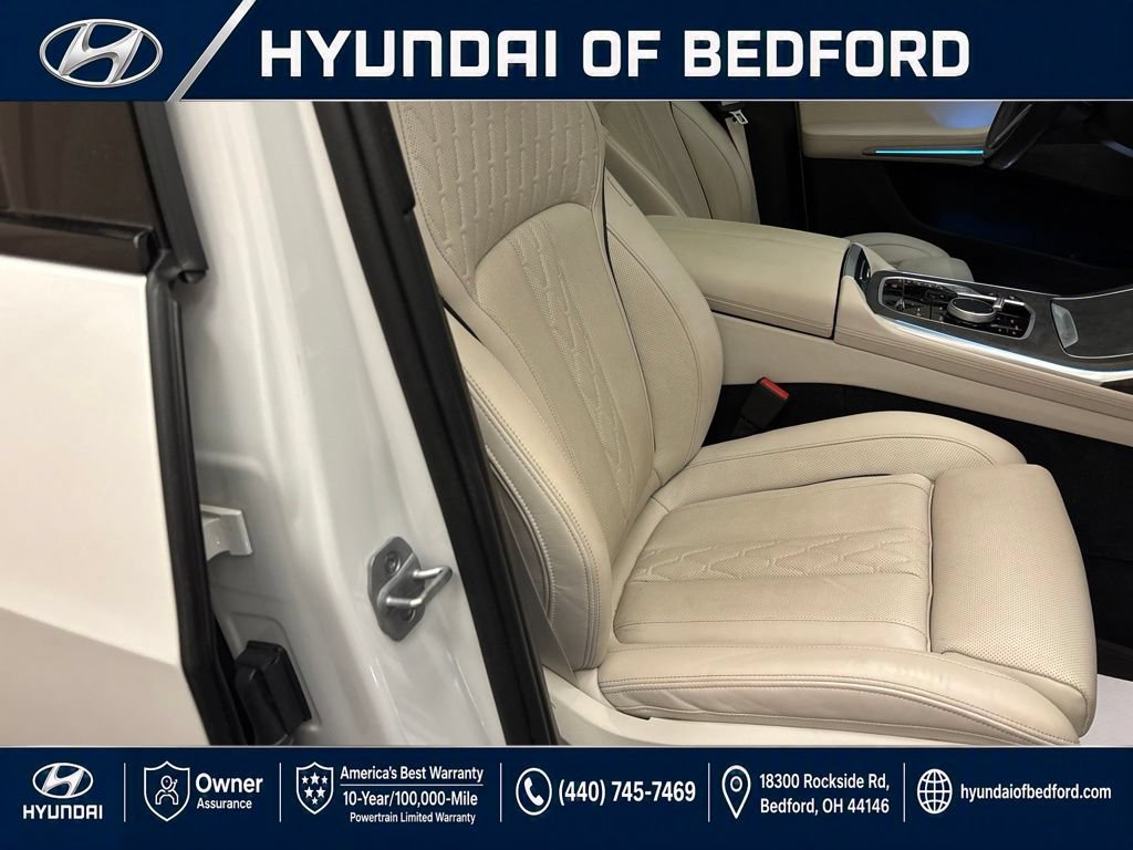 Used 2025 BMW X7 M60i AWD/4WD image 32