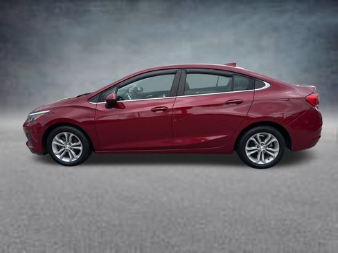 Used 2019 Chevrolet Cruze LT w/ Convenience Package FWD image 2