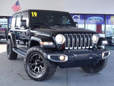 Used 2019 Jeep Wrangler Unlimited Sahara w/ Uconnect 4C Nav & Sound Group AWD/4WD image 2