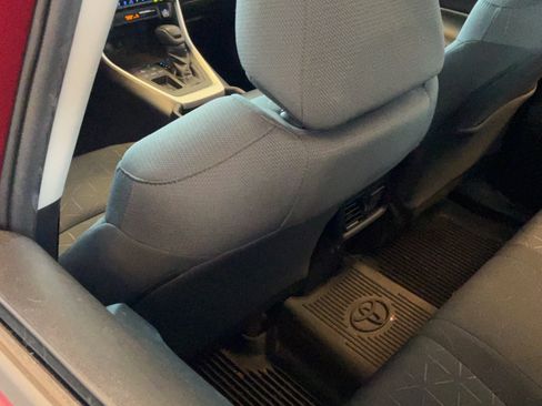 Used 2020 Toyota RAV4 XLE FWD image 35