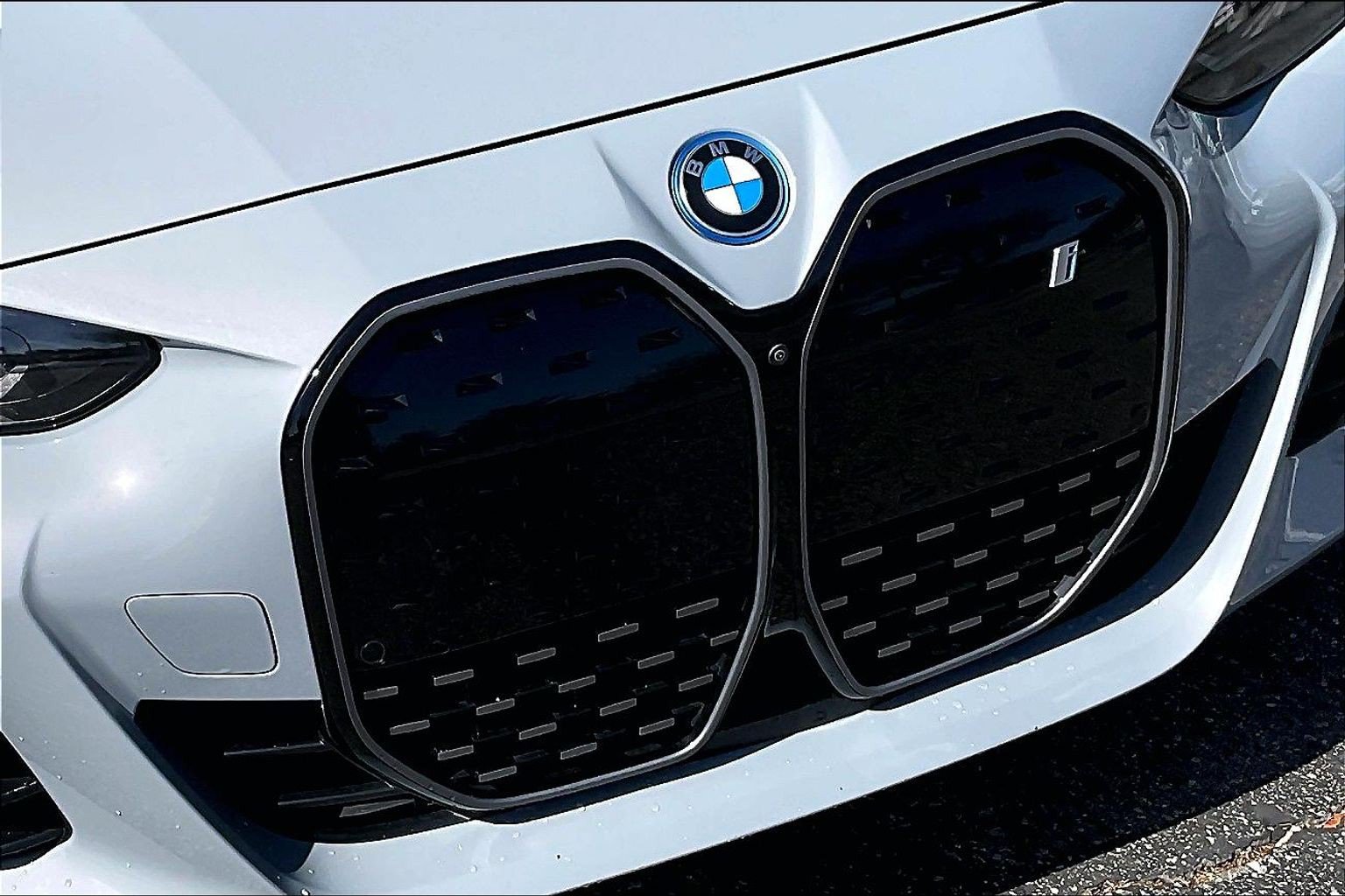 Used 2024 BMW i4 eDrive40 w/ M Sport Package RWD image 31