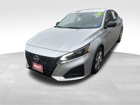 Used 2024 Nissan Altima 2.5 S image 2