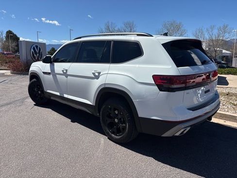 Certified 2025 Volkswagen Atlas Peak Edition SE AWD/4WD image 4