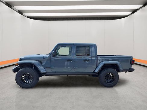 New 2025 Jeep Gladiator Nighthawk image 4