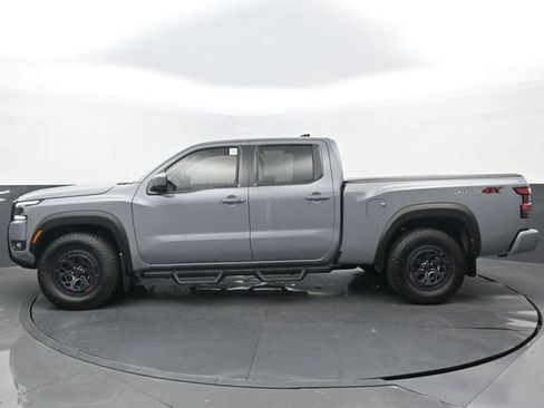 Used 2025 Nissan Frontier PRO-4X image 24