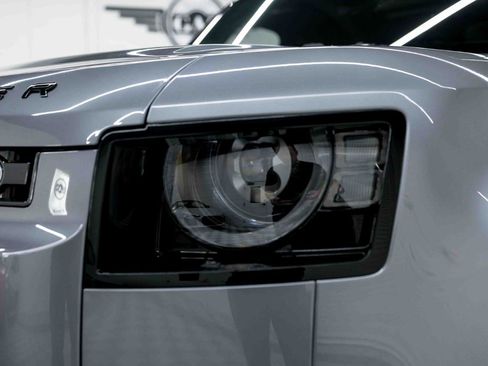 Used 2023 Land Rover Defender 130 SE image 12