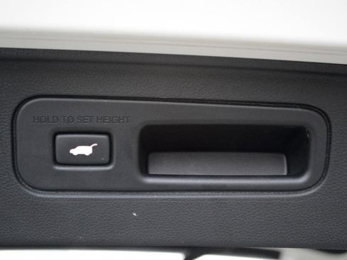 Used 2025 Honda Pilot Touring image 18