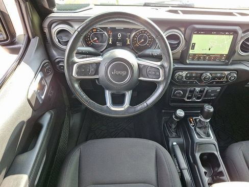 Used 2022 Jeep Wrangler Unlimited Sahara w/ Cold Weather Group AWD/4WD image 11