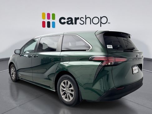 Used 2021 Toyota Sienna LE FWD image 3