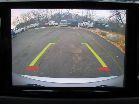 Certified 2024 Chrysler Pacifica Touring-L FWD image 7