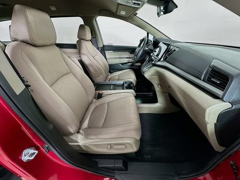 Certified 2024 Honda Odyssey EX image 8