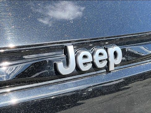 Used 2022 Jeep Grand Cherokee Summit AWD/4WD image 32