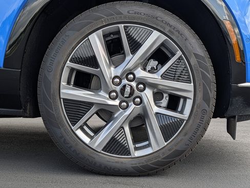 Used 2027 Cadillac Optiq Luxury w/ LPO, Floor Liner Package AWD/4WD image 9