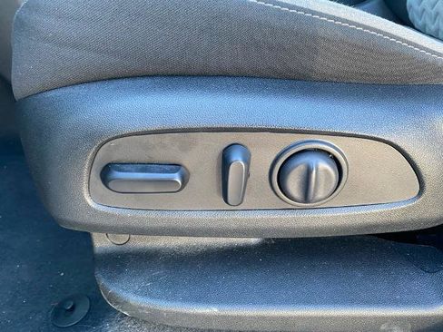 Used 2023 Chevrolet Equinox LT w/ Driver Convenience Package image 15