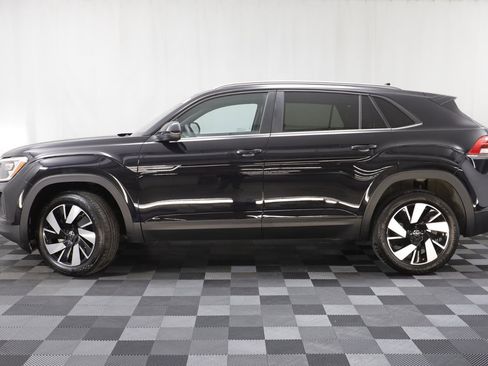 Used 2025 Volkswagen Atlas Cross Sport SE image 4